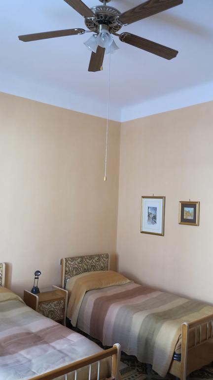 B&B Del Teatro Сулмона Стая снимка